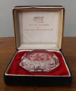 Ssang Yong construction Crystal paper weight