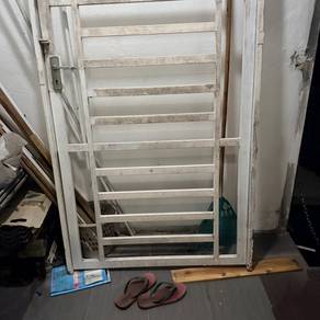 Grill pintu besi tebal