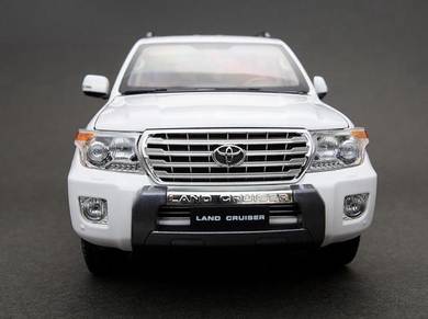 Toyota Land Cruiser 2012 VXR (White)