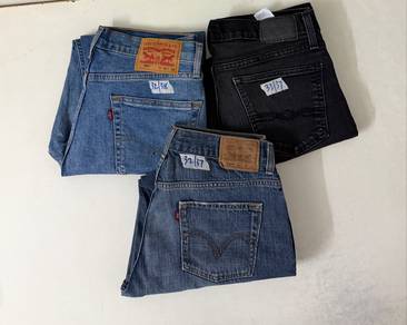 Levi’s Jeans sz 32 Combo::..