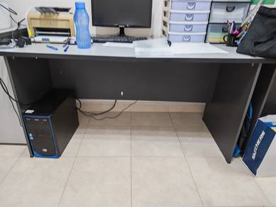 Office 5 feet table, heavy duty wood, Gelugor