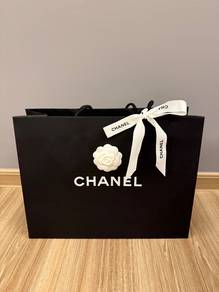 Chanel large paper bag with ribbon 4
