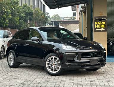 Porsche Macan  in Kota Damansara, SGR