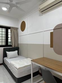 Room in Jalan Sultan Ismail, KUL