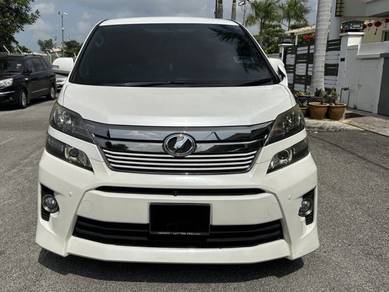 Toyota Vellfire Z GOLDEN EYES in Batu Berendam, MLK