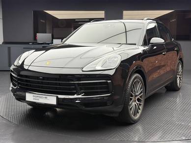 Porsche Cayenne in Chan Sow Lin, KUL