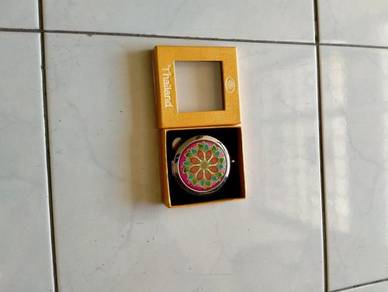 Case mirror