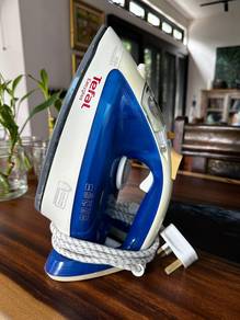Tefal Easygliss Steam Iron