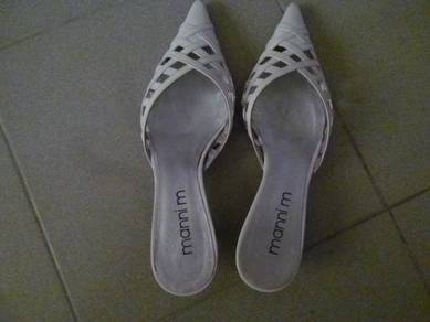 (二手 2nd hand) white shoes 白色鞋