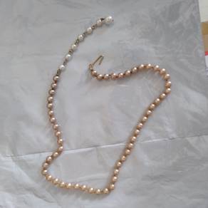 (2nd hand) imitation pearl necklace (length can be