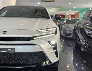 Toyota Crown SPORT Z in Setapak, KUL