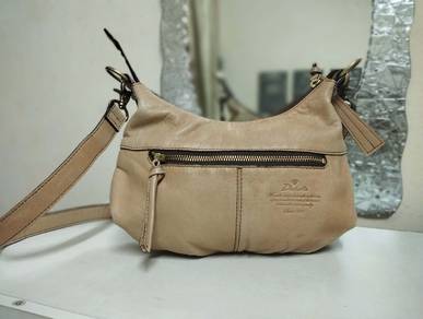 DAKOTA Sling Bag Genuine LEATHER