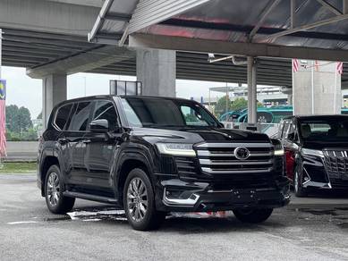 Toyota Land Cruiser ZX in KLCC, KUL