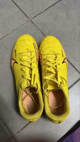 kasut bola