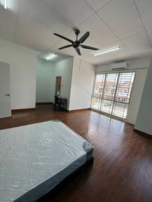 Room in Kota Kemuning, SGR