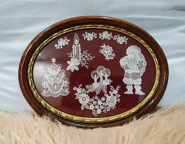Vintage Oval Framed Lace Christmas Faux Wood Briti