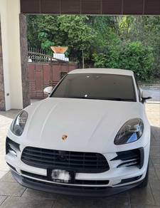 Porsche Macan in Ayer Itam, PNG