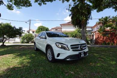 Mercedes Benz GLA180 GLA180 in Petaling Jaya, SGR