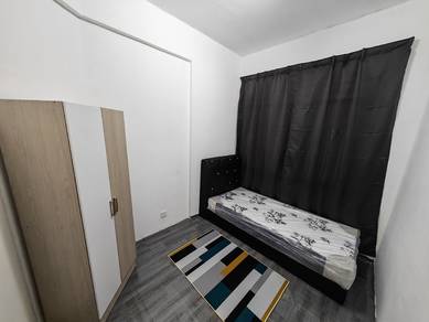 Room in Bukit Beruntung, SGR