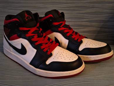 Air Jordan 1 Mid 'Gym Red Black Toe

