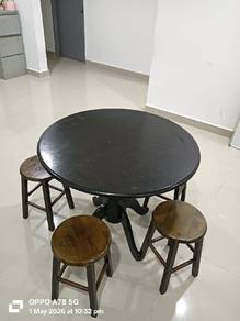 Round wooden table with 4 stools