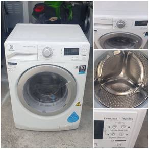 Electrolux 2in1 front load hot washer dryer 7/5-k