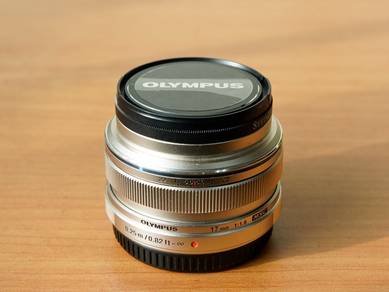Olympus M.Zuiko 17mm f/1.8 MFT Lens