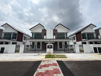 Semi-Detached House For Sale in Gelang Patah,JHR