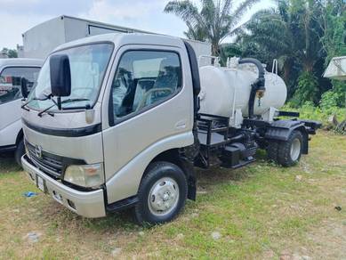Hino WU410R 4.0 DIESEL HIJAU 5000KG SEWERAGE 1000