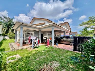Semi-Detached House For Sale in Banting,SGR