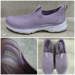 Sketchers Shoe 