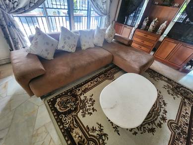 L--shaped sofa+ Table+ carpet