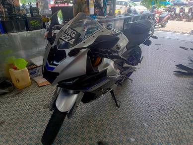 Yamaha R15