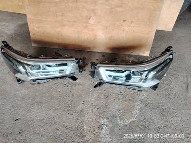 Toyota Hilux headlamp 