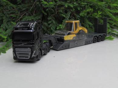 Maisto (7cm) Volvo Truck With Padfoot Roller