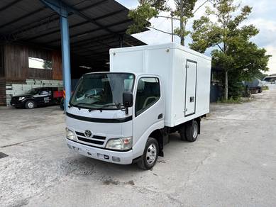 Unregistered 10 Kaki Toyota KDY231 Chiller Ice Box