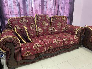 sofa 3 untuk di jual murah2..jualan pindah rumah..