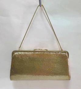 Gold Metal Mesh Evening Clutch w Hideable Chain