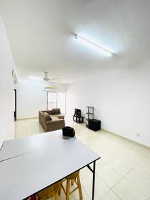 Condominium For Rent in Pelangi Utama