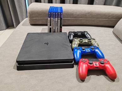 PlayStation 4 slim with games & 4 Controllers