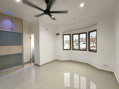 2-storey Terraced House For Sale in Seri Kembangan,SGR