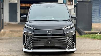 Toyota Voxy S-Z in Kerteh, TRG
