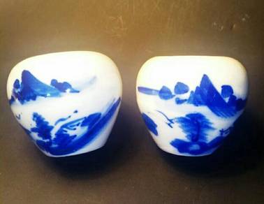 Vintage pair hand - painted porcelain bird feeders