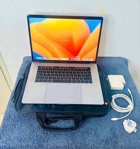 Apple MacBook Pro 15” (2017) | Core i7 |