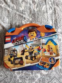 Lego Movie 2 Emmet's Builder Box Set 70832.