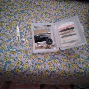 針線連剪刀 needle thread with scissors