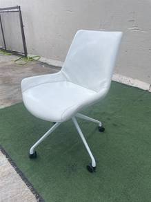 YB26E Kerusi Pusing Swivel chair PU White
