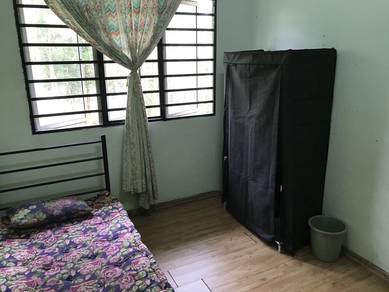 Room in Seri Kembangan, SGR