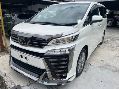 Toyota Vellfire GOLDEN EYES II in Ampang, KUL