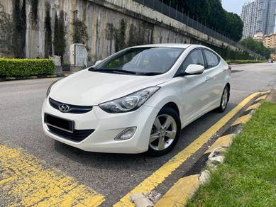 Hyundai Elantra HIGH SPEC in Desa Petaling, KUL